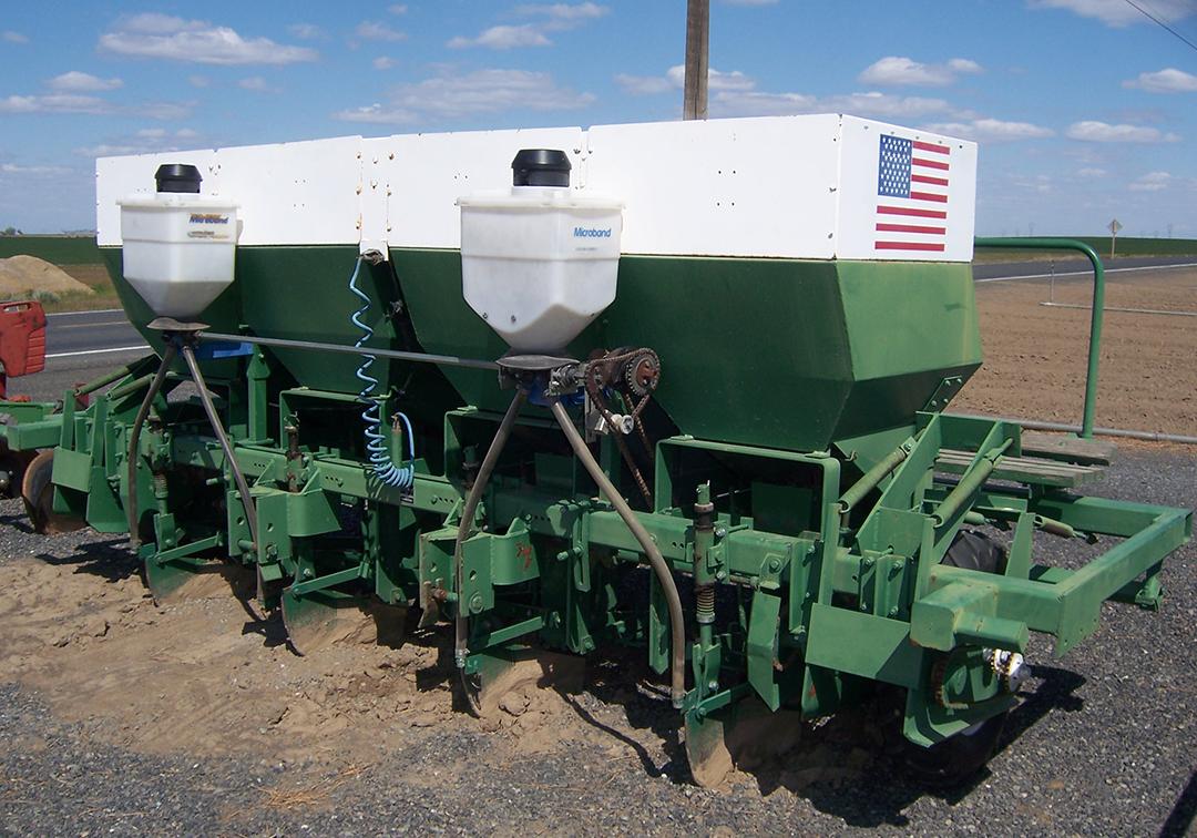 Granular material applicators